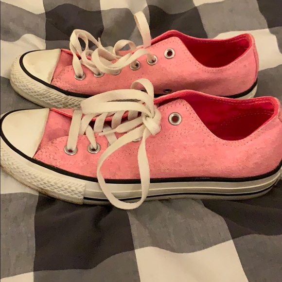 Womens size 7 pink converse - Picture 2 of 5